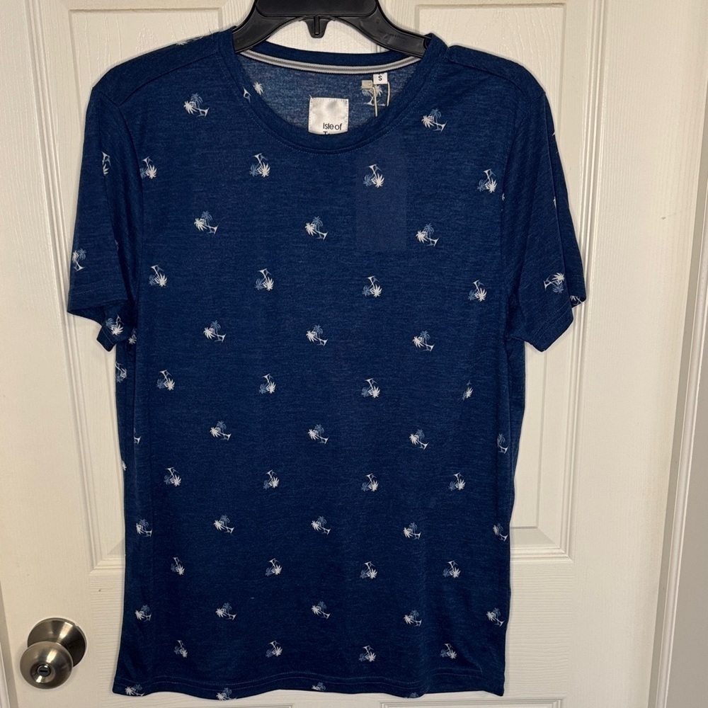 NWT Isle of Tees Navy Tropical Patterned Men's Short Sleeve Tee